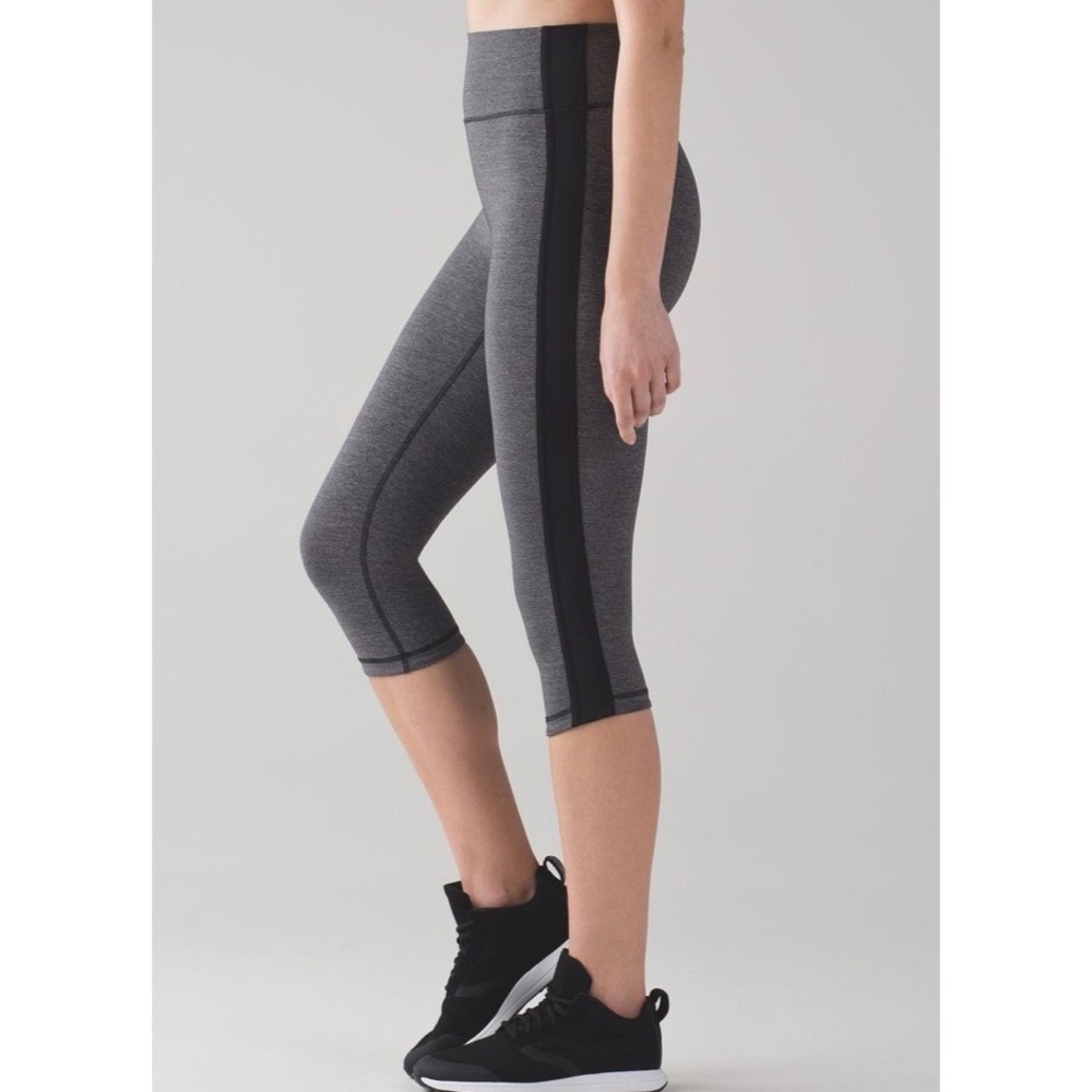 Lululemon Squad Goals Crop Leggings Gray Black Stripe Size 2 W6AGBS